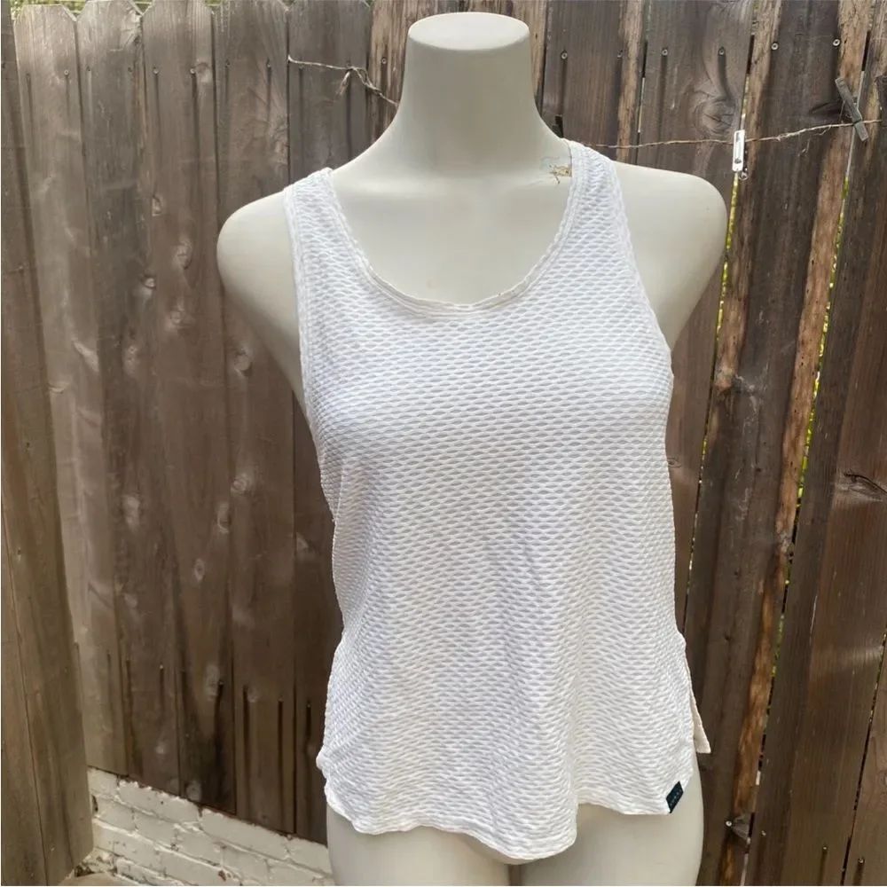 Koral White Textured Tank Top size small